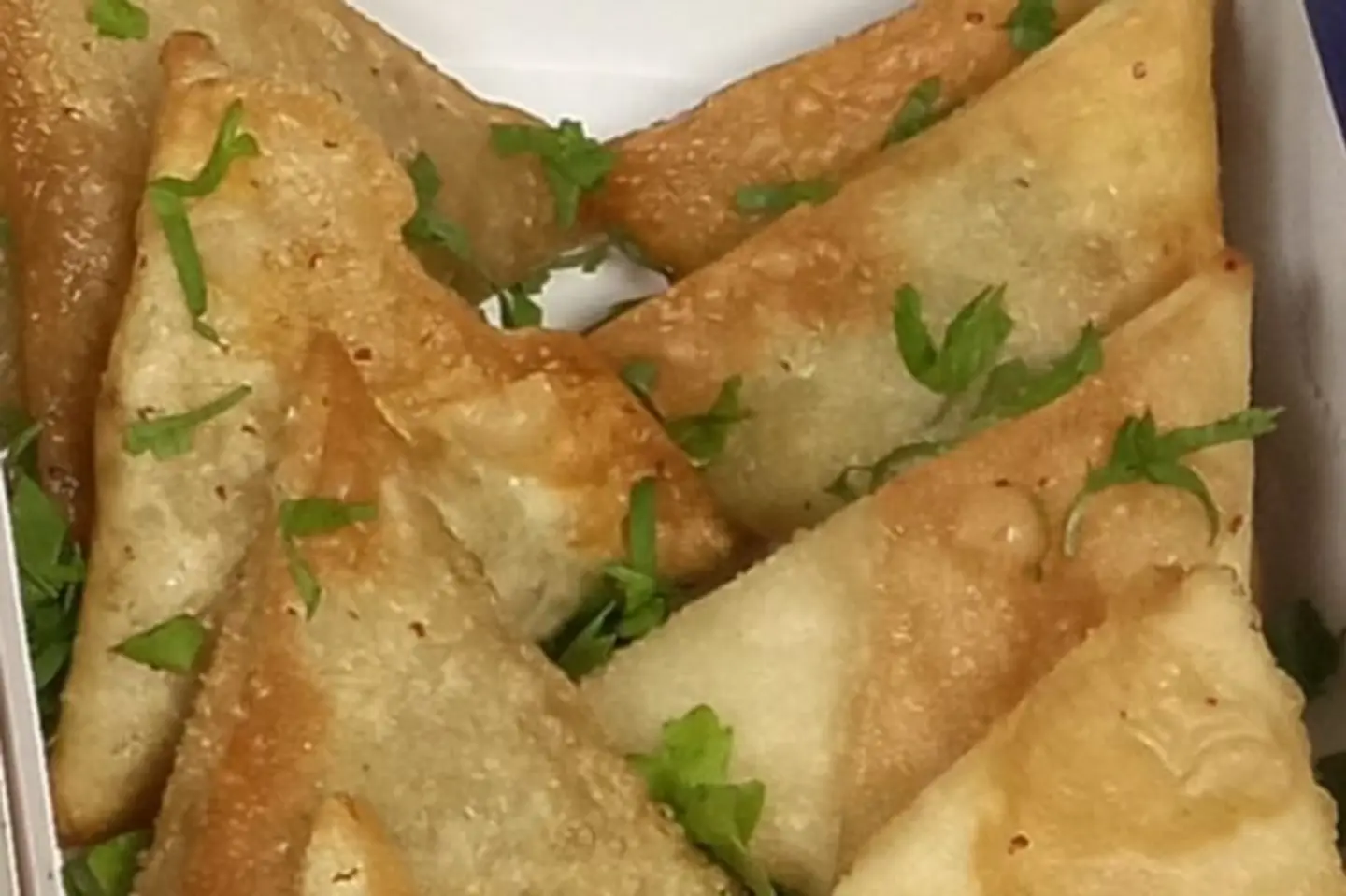 ١٢ حبه سمبوسة لحم