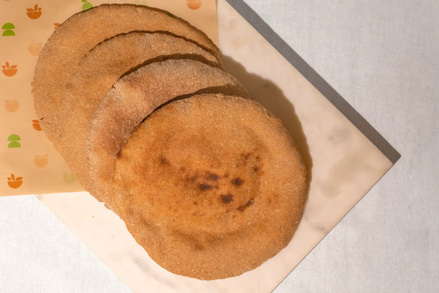 خبز عربي من الحنطة الأصلية