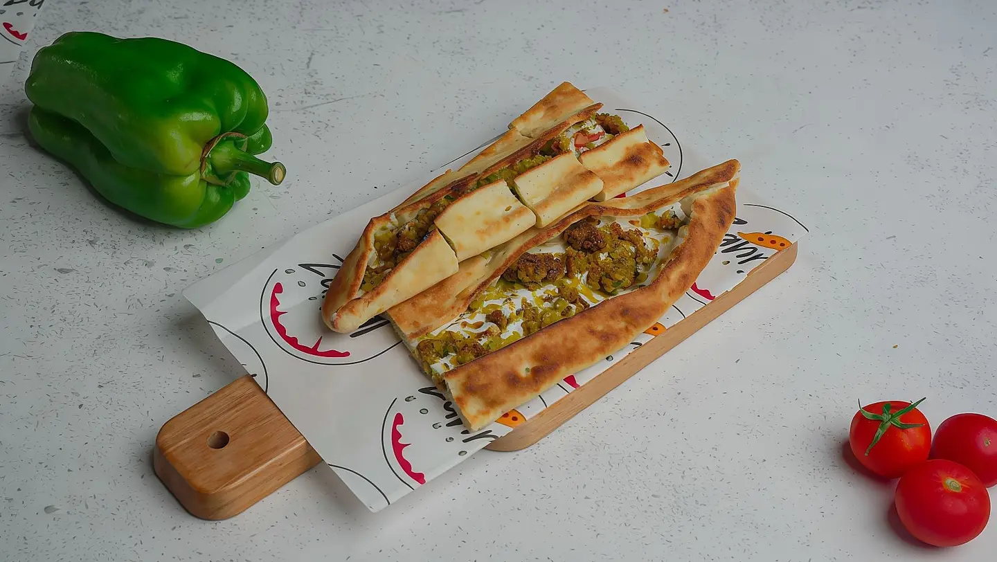 فطيرة جبن فلافل