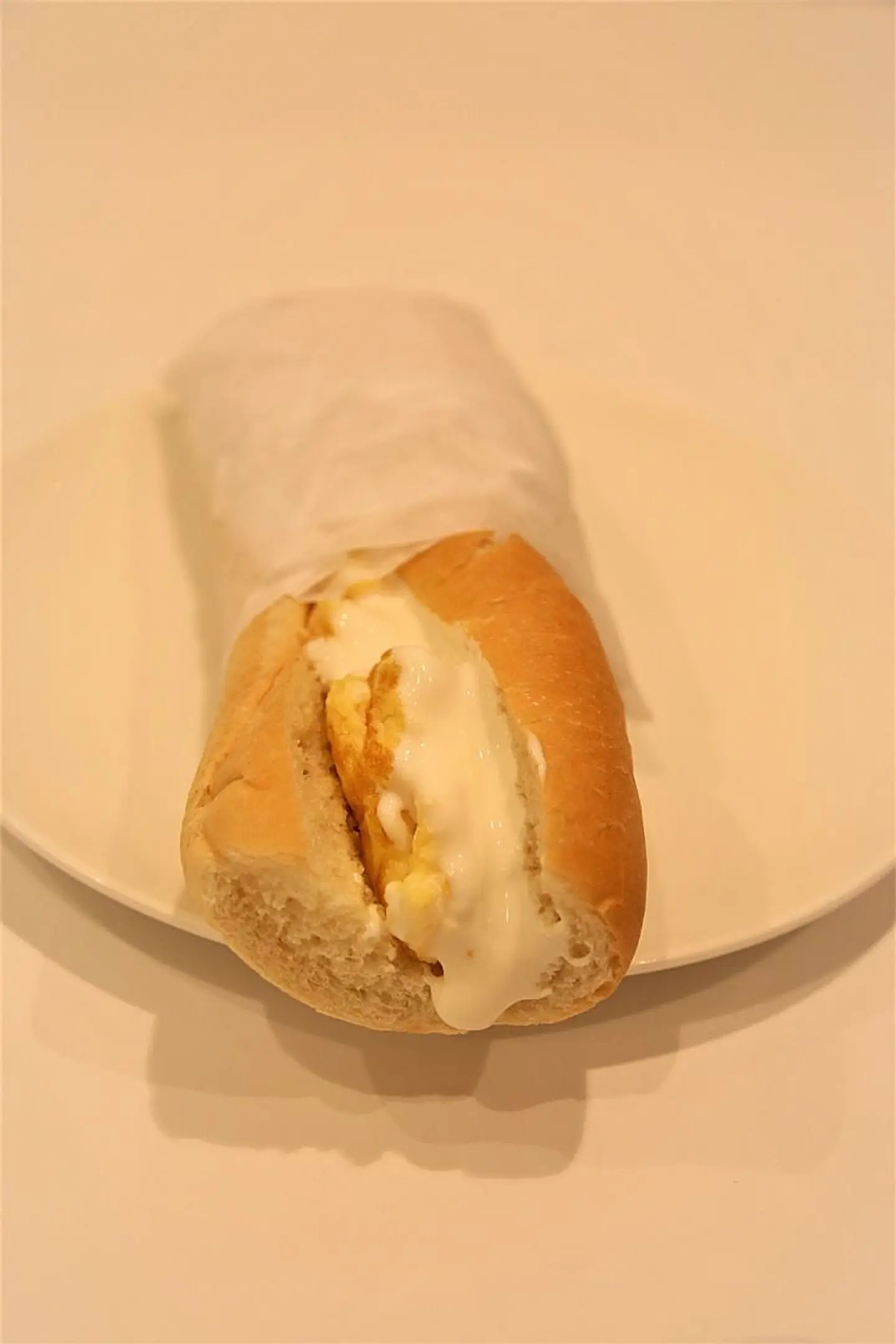 ساندوتش بيض مقلي بالجبن