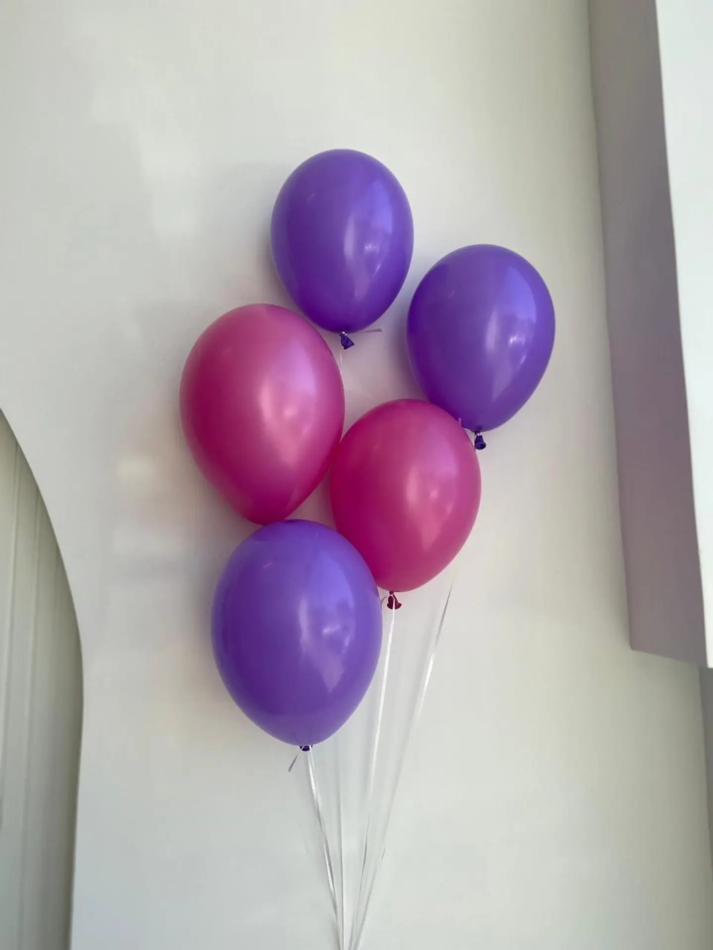 بالون هيليوم فوشيه وأرجواني
