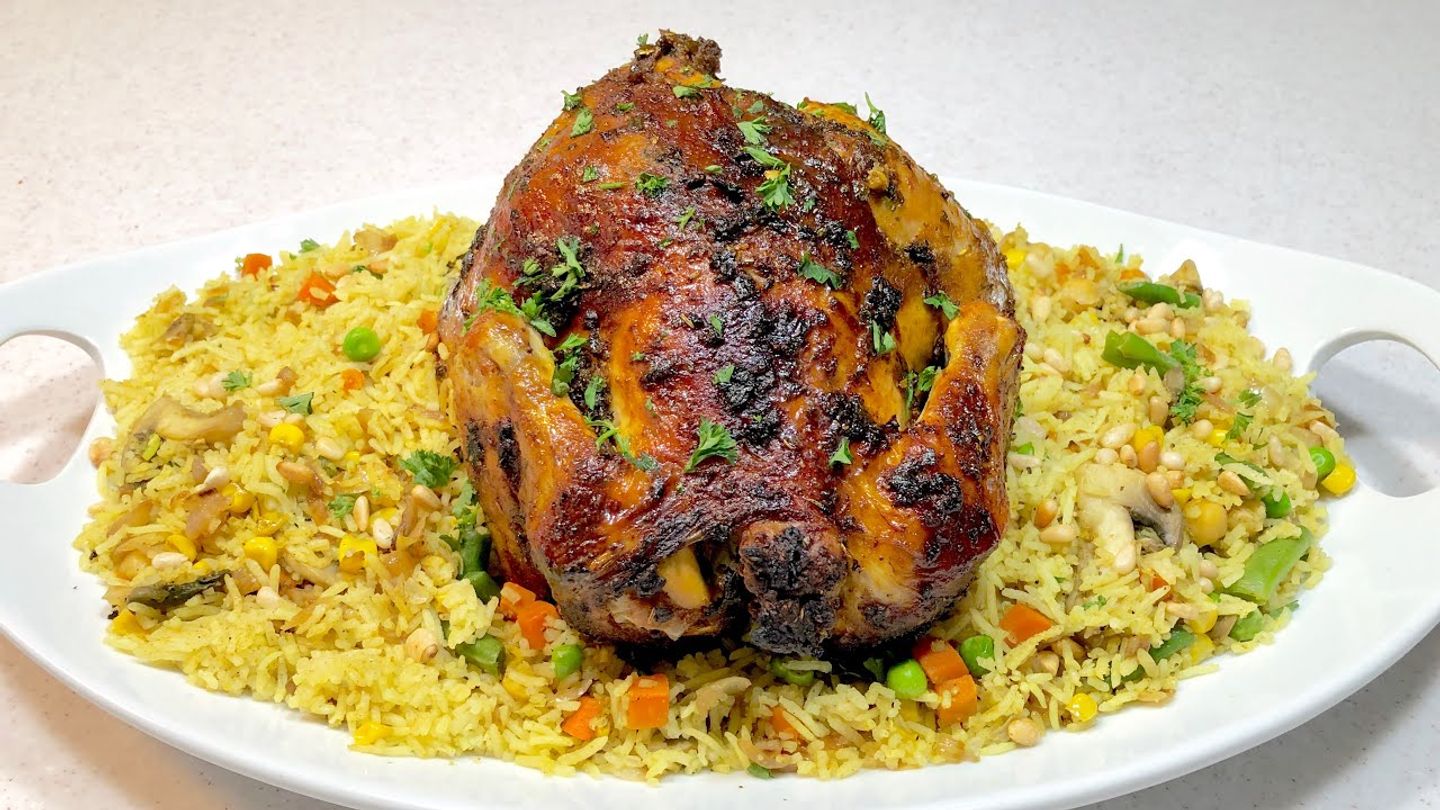 نصف دجاج محمر مع أرز وخضار