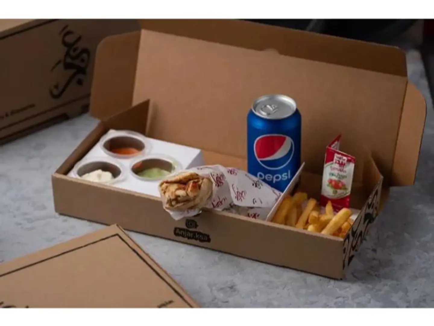 وجبه شاورما لحم لبناني