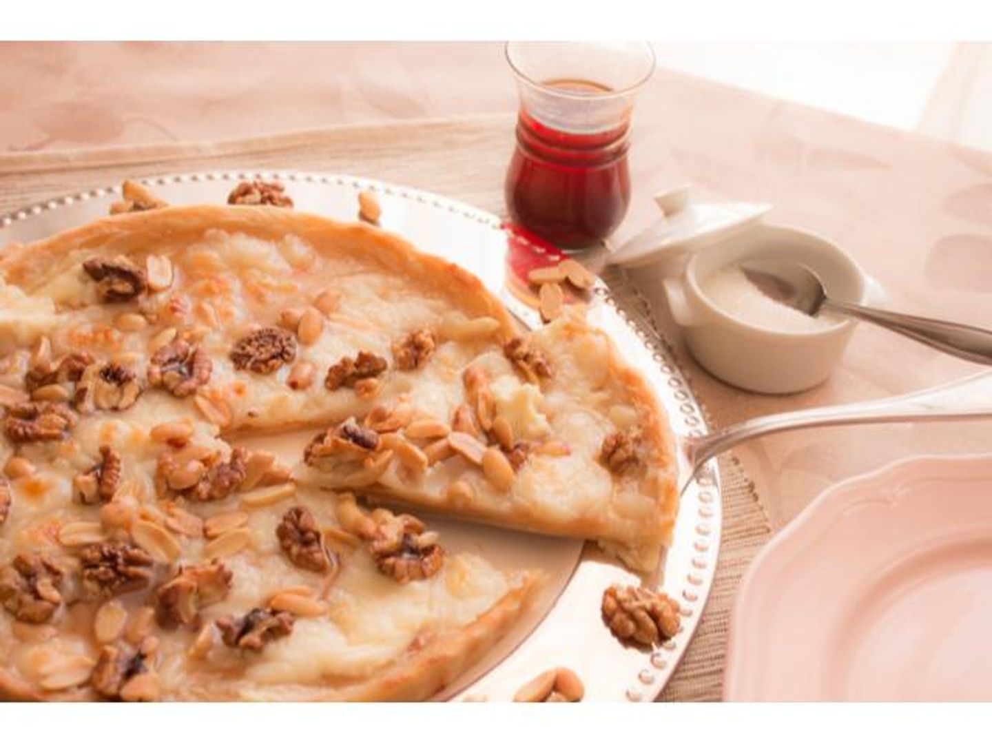 Ash Albulbul With Honey And Nuts