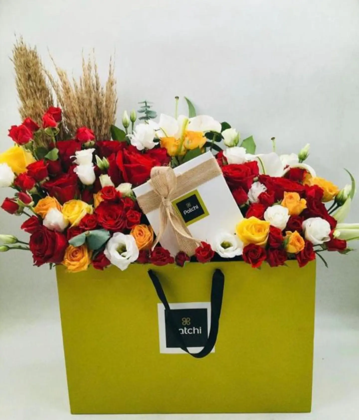 Half Kilo Patch Chocolate With Vancy Roses Formation