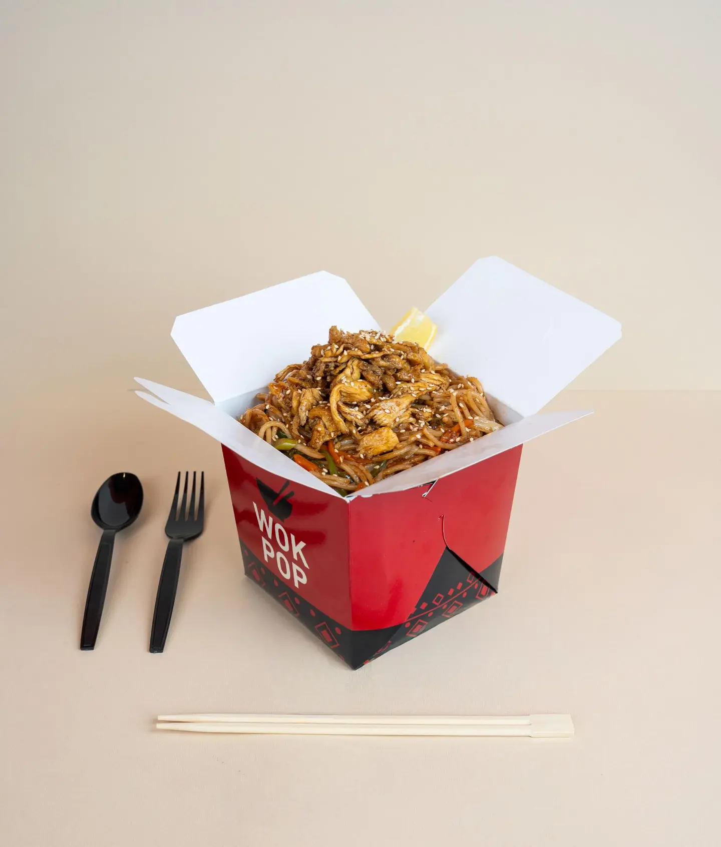 مكرونة آسيوية بالدجاج