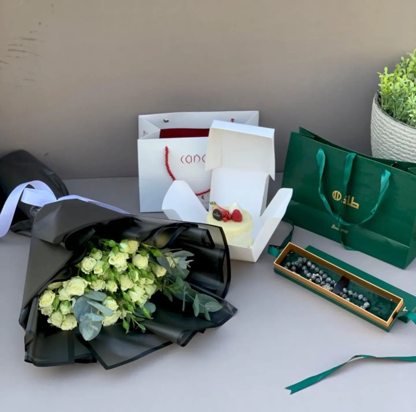 Tad Rosary With A Flower Bouquet And Kandira Cake