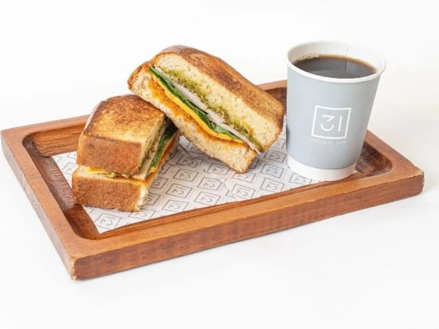 قهوة اليوم مع ساندوتش التركي المدخن بالبستو