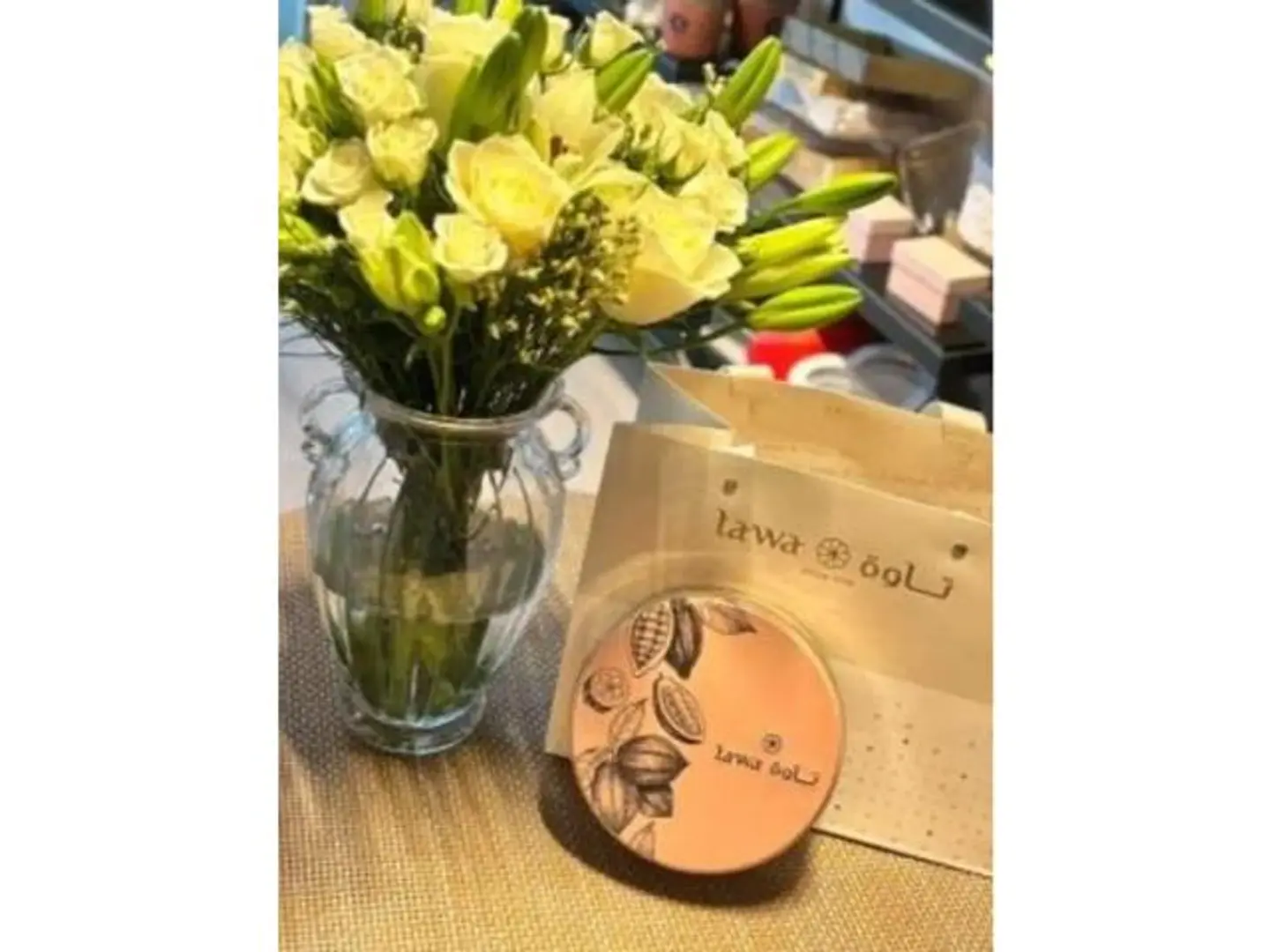 فازه ورد مع شوكولاته تاوه