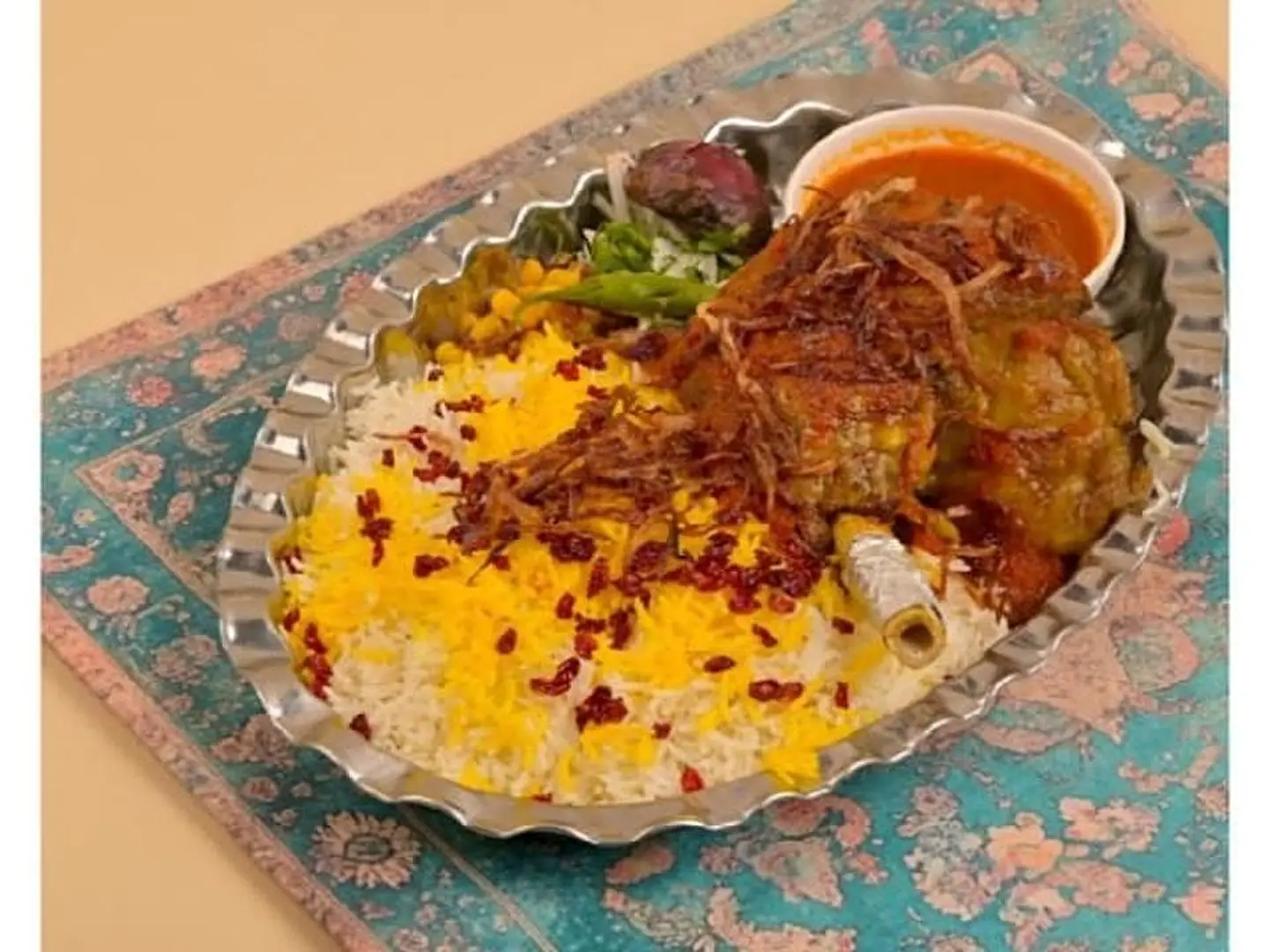 موزات مع رز بالزعفران بالطريقة الفارسية