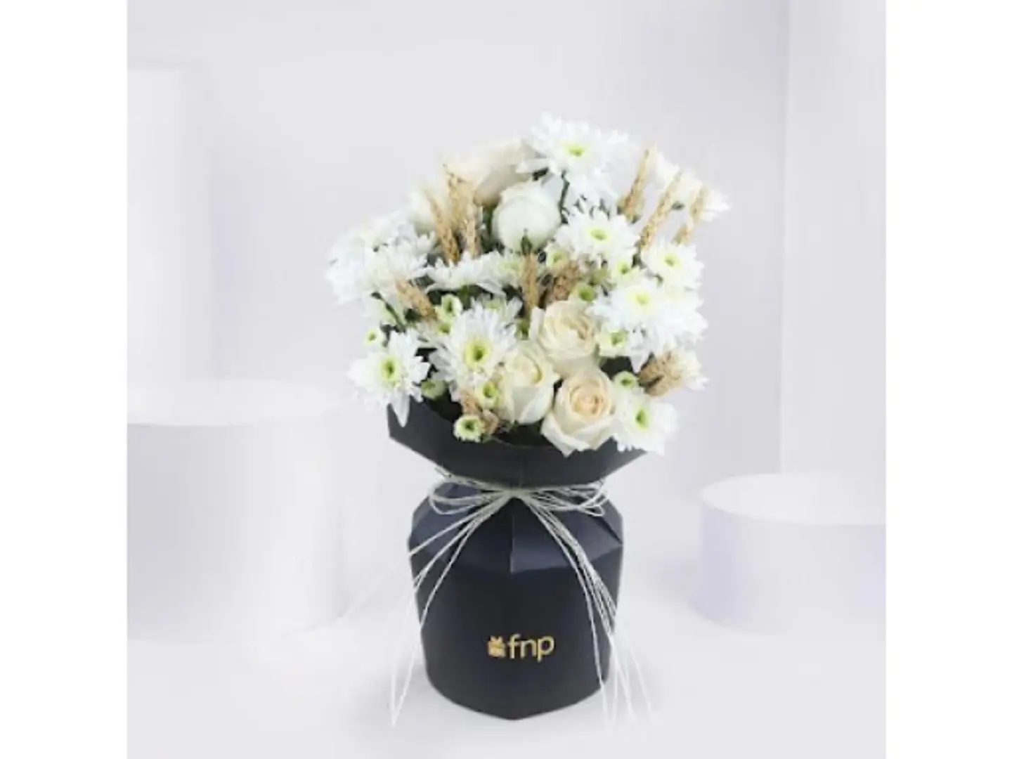 باقة مختلطة باللون الأبيض