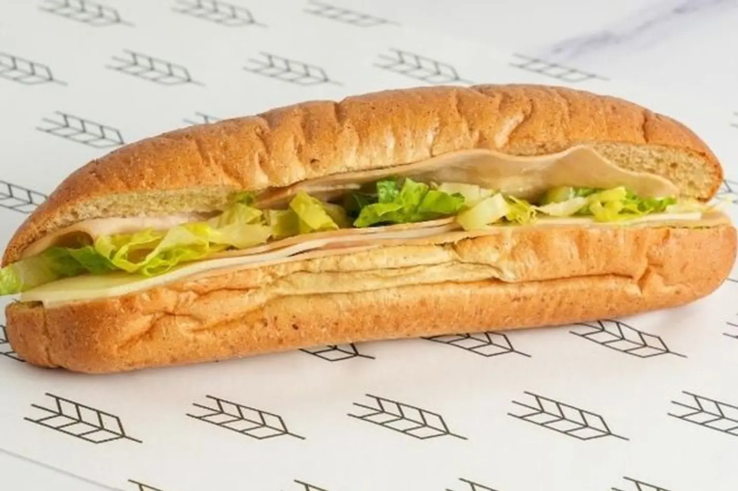 ديك رومي وجبنة ساندويش