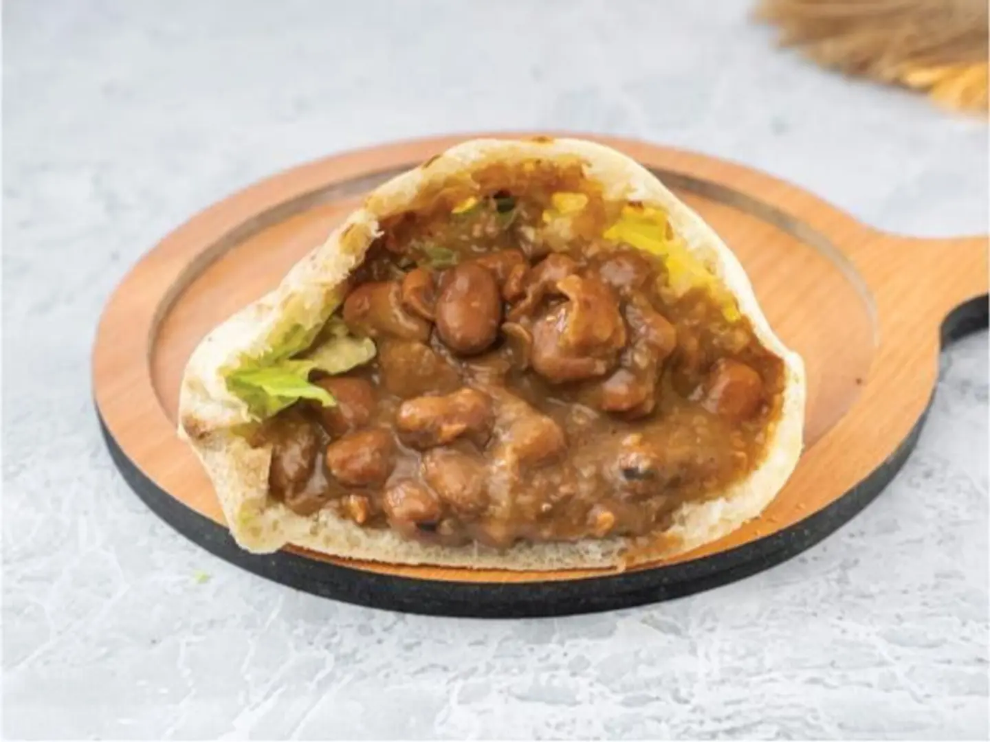 Foul Sandwich With Hot Oil And Olives