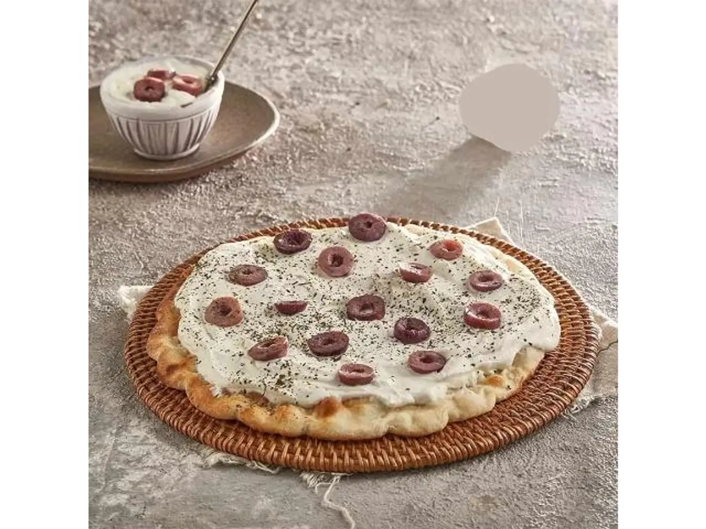 مناقيش لبنة بالزيتون