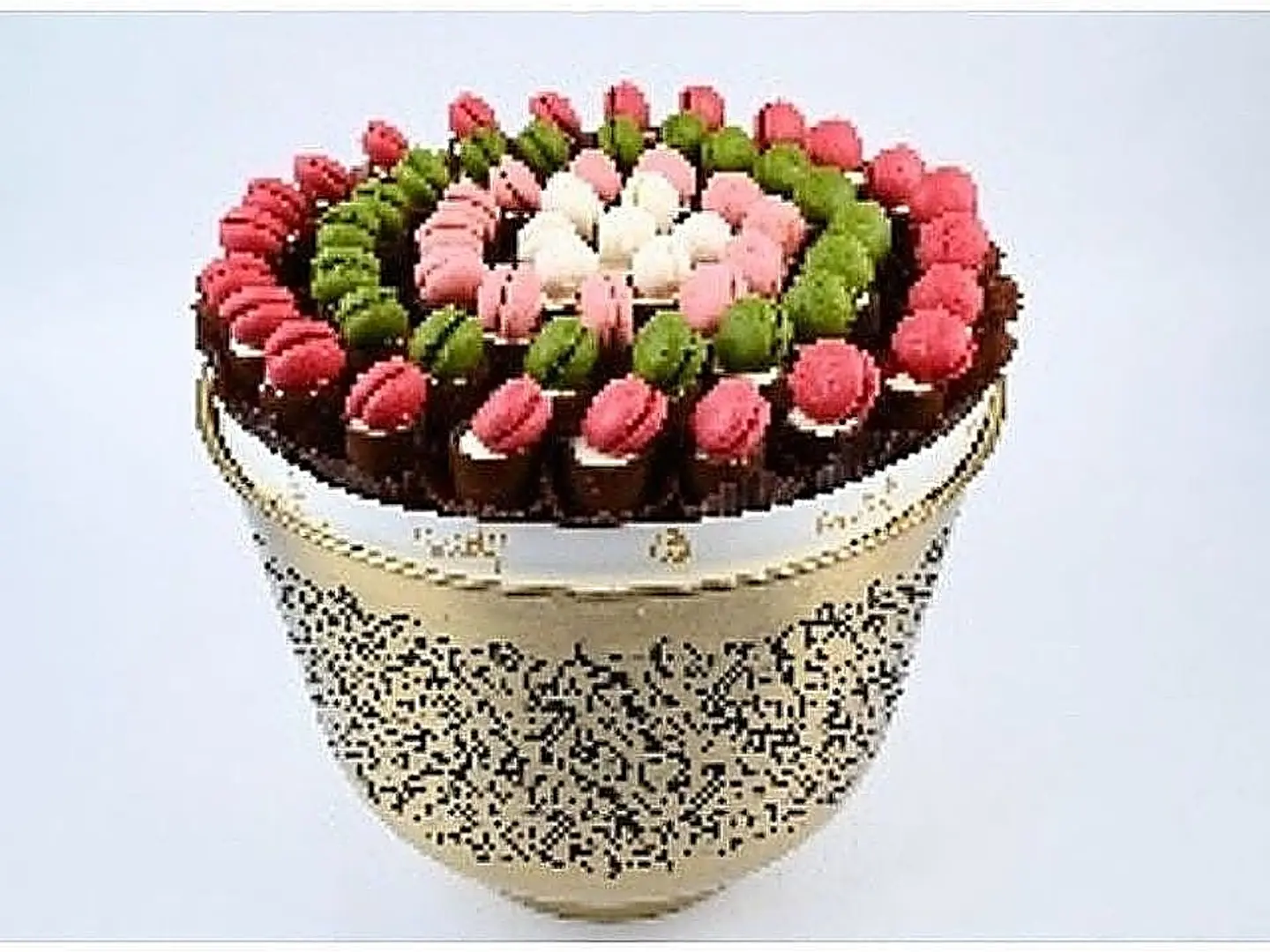 Welcome Vase Chocolate Cups With Macaron