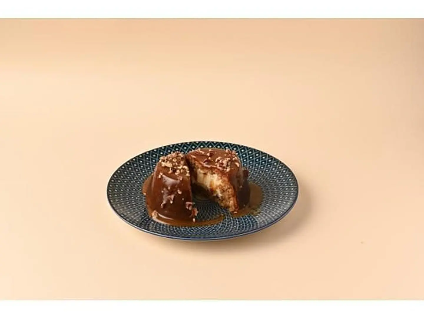 كيكة التمر بالقشطة