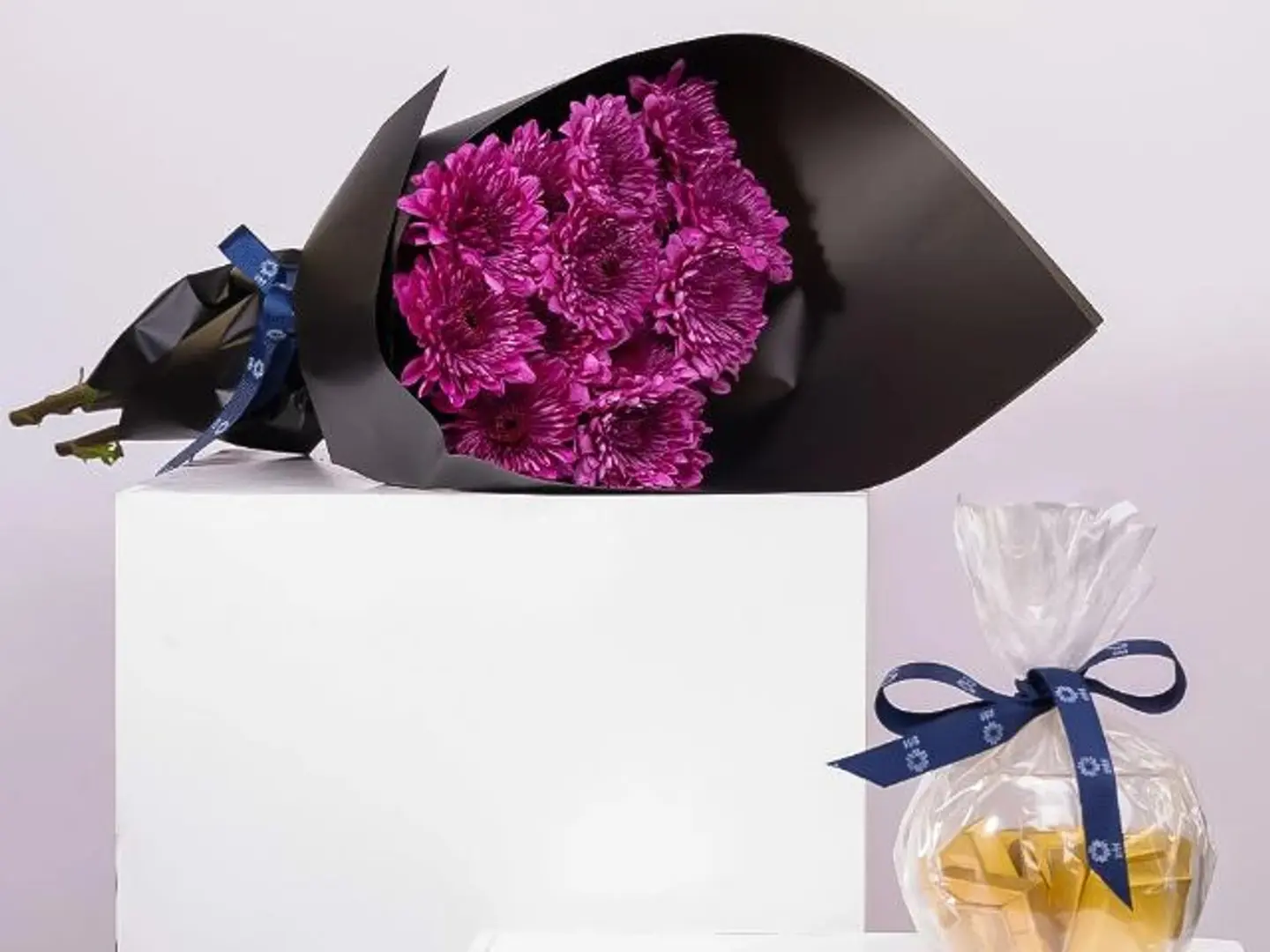 باقة كريز موف مع شكولاتة باتشي