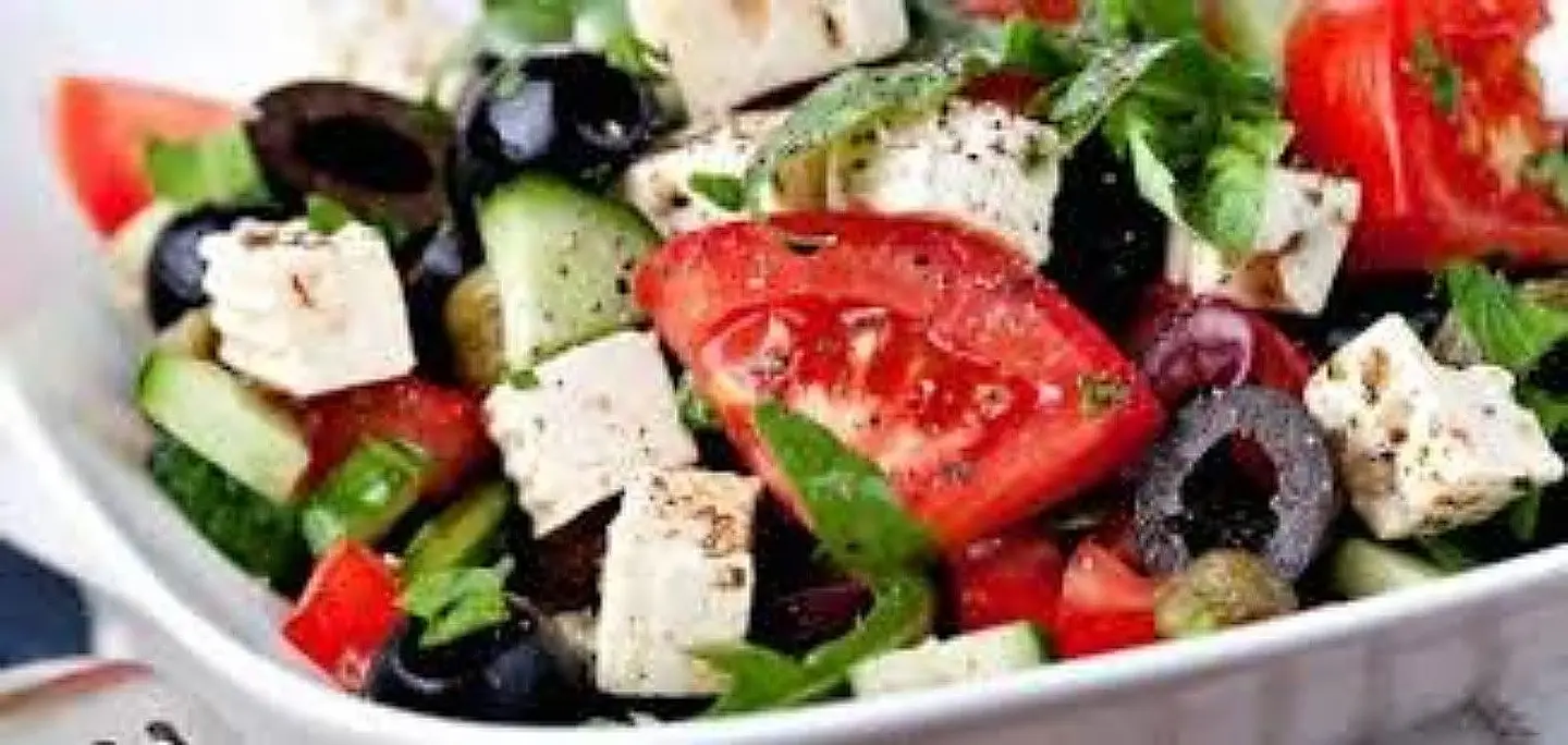 سلطة يونانية