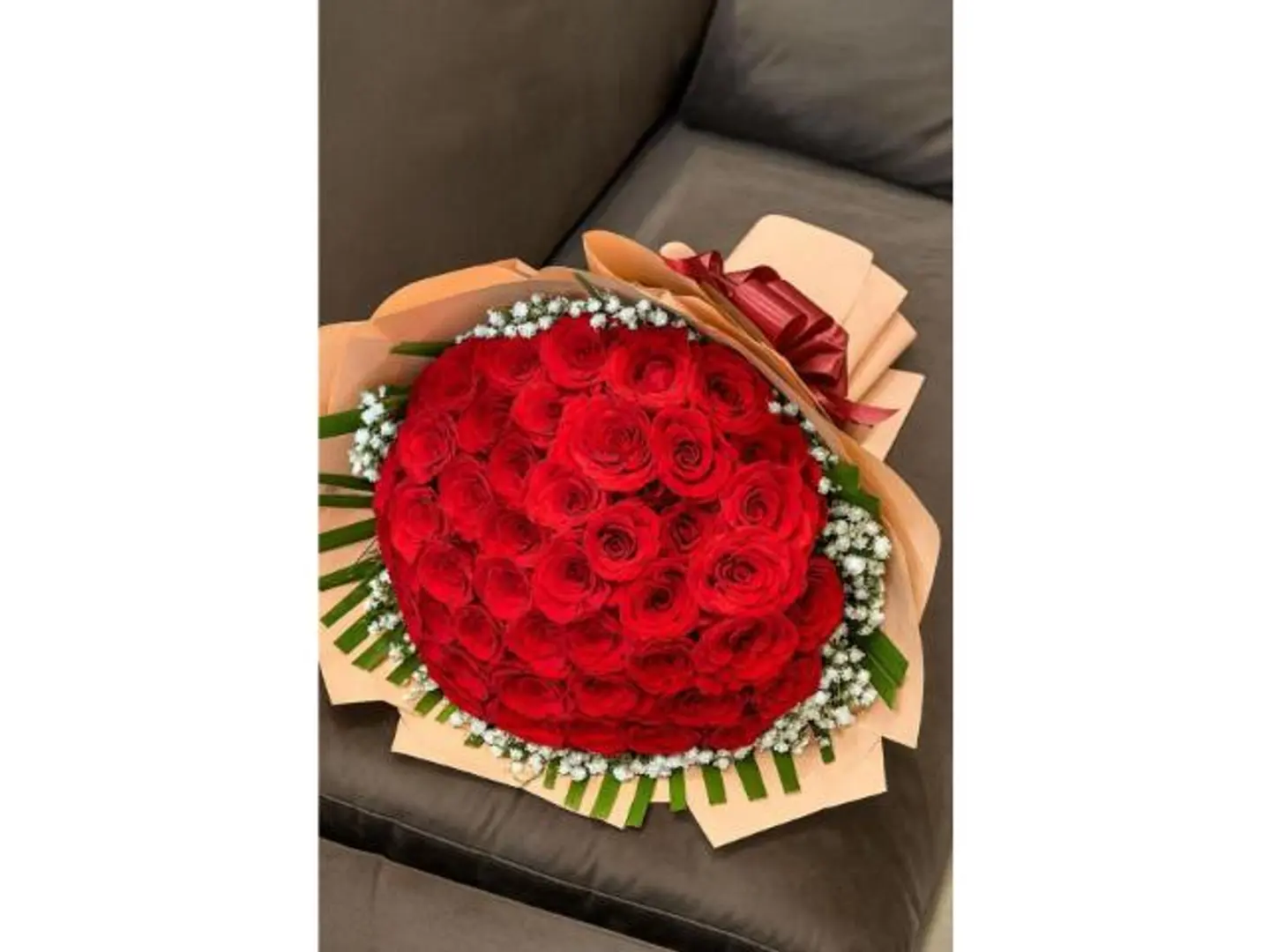 باقة ورود حمراء جميلة