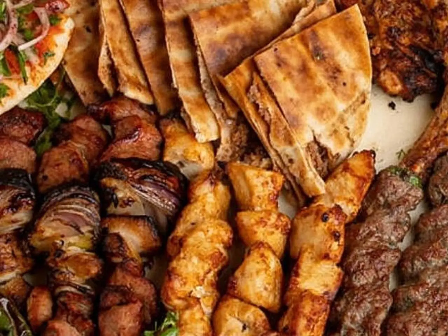 طبق مشويات عائلة كبيرة