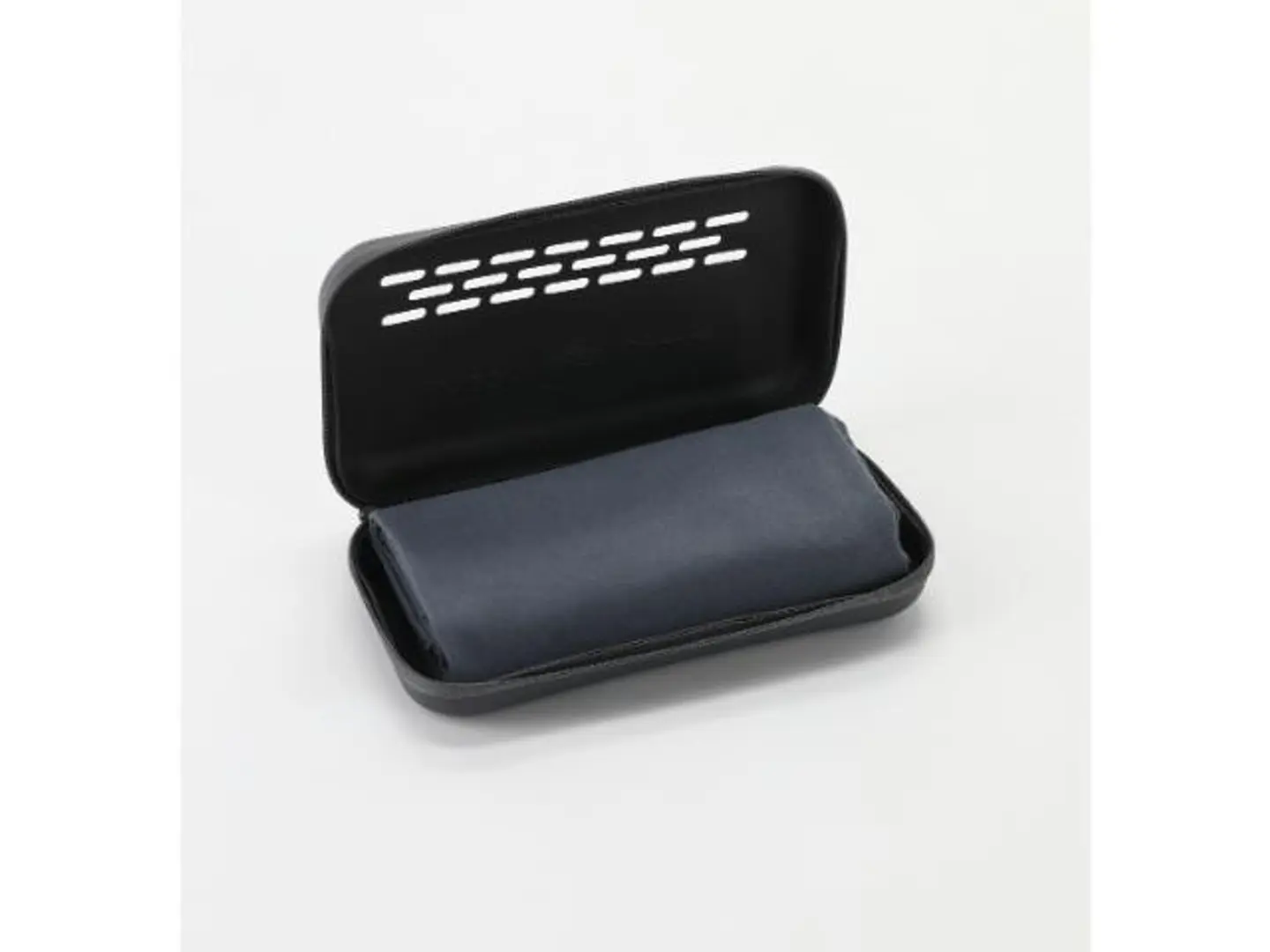 المنشفة المطورة 70140 مع حقيبة رمادي غامق