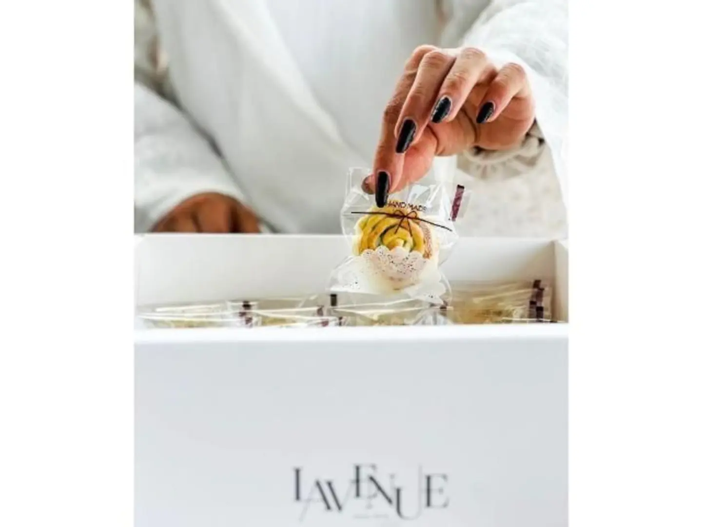 Medium Wrapped White Ma'amoul