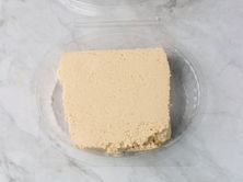 علبة حلاوة طحينية
