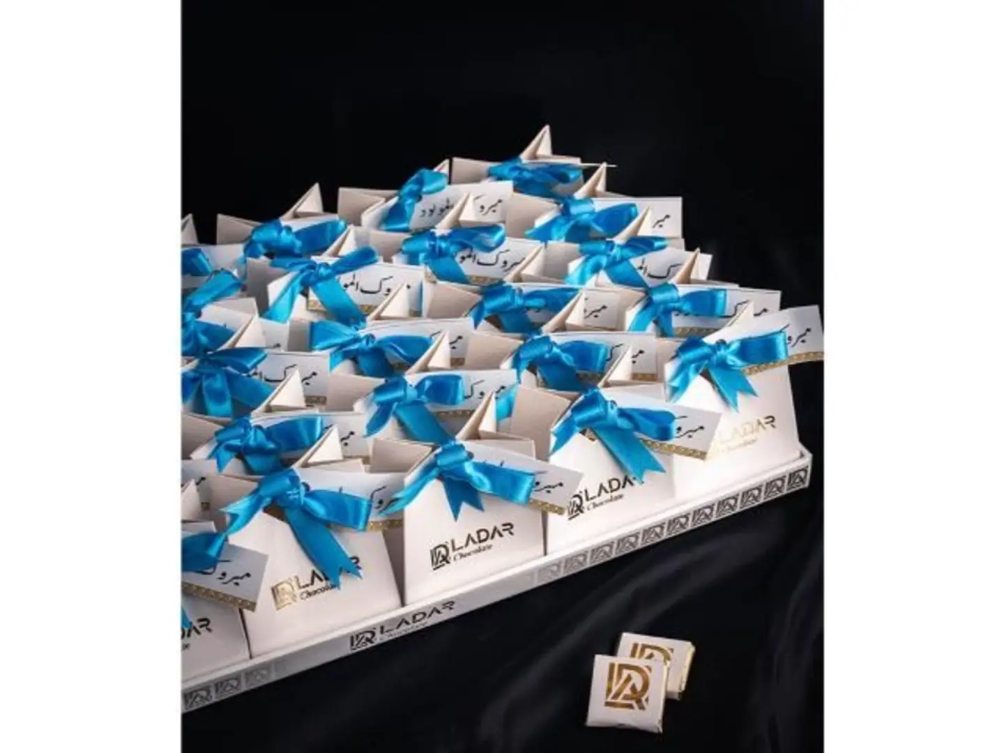 توزيعات شوكولاتة مواليد أزرق. جاهزة للتقديم والضيافة
