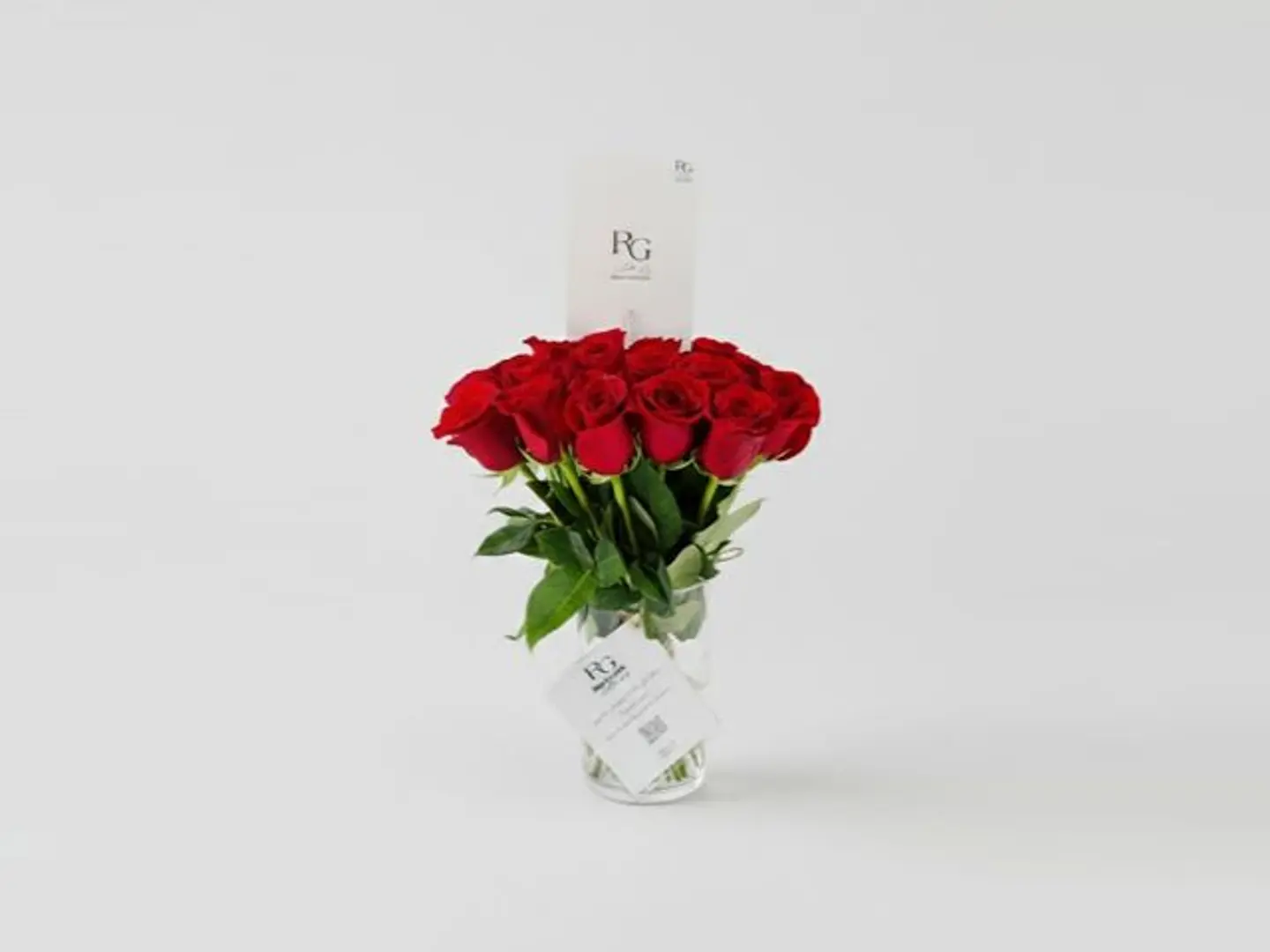 مزهرية ورود حمراء رقم.5676