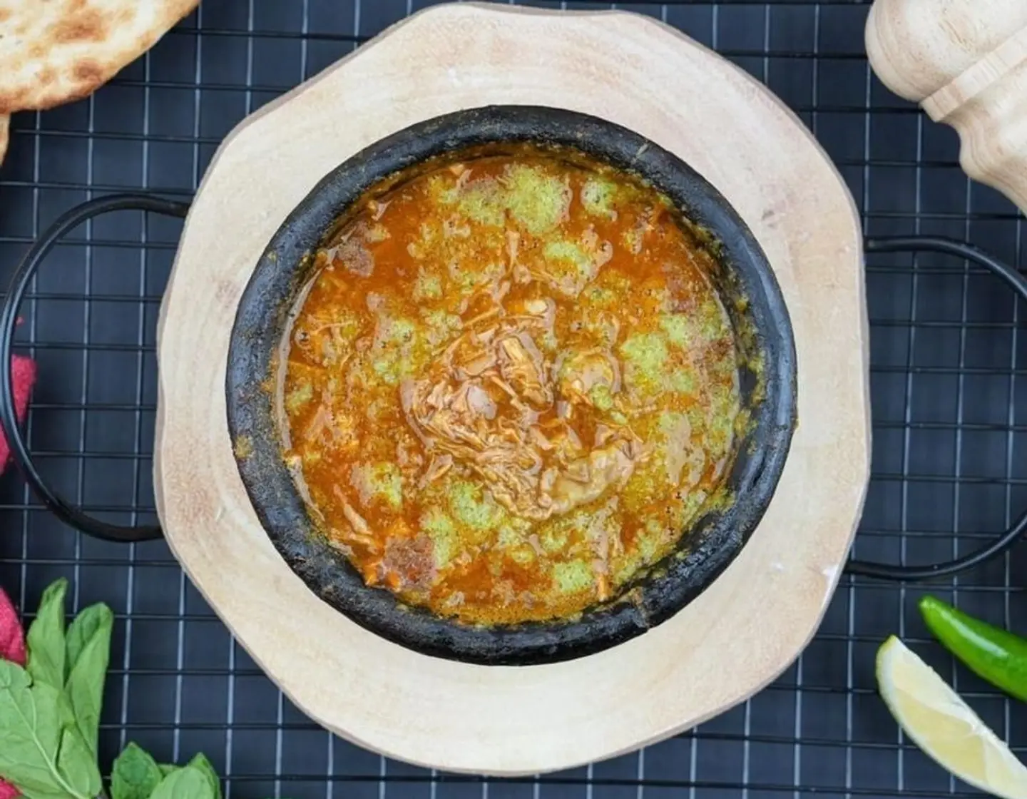 فول مع التونة والبيض