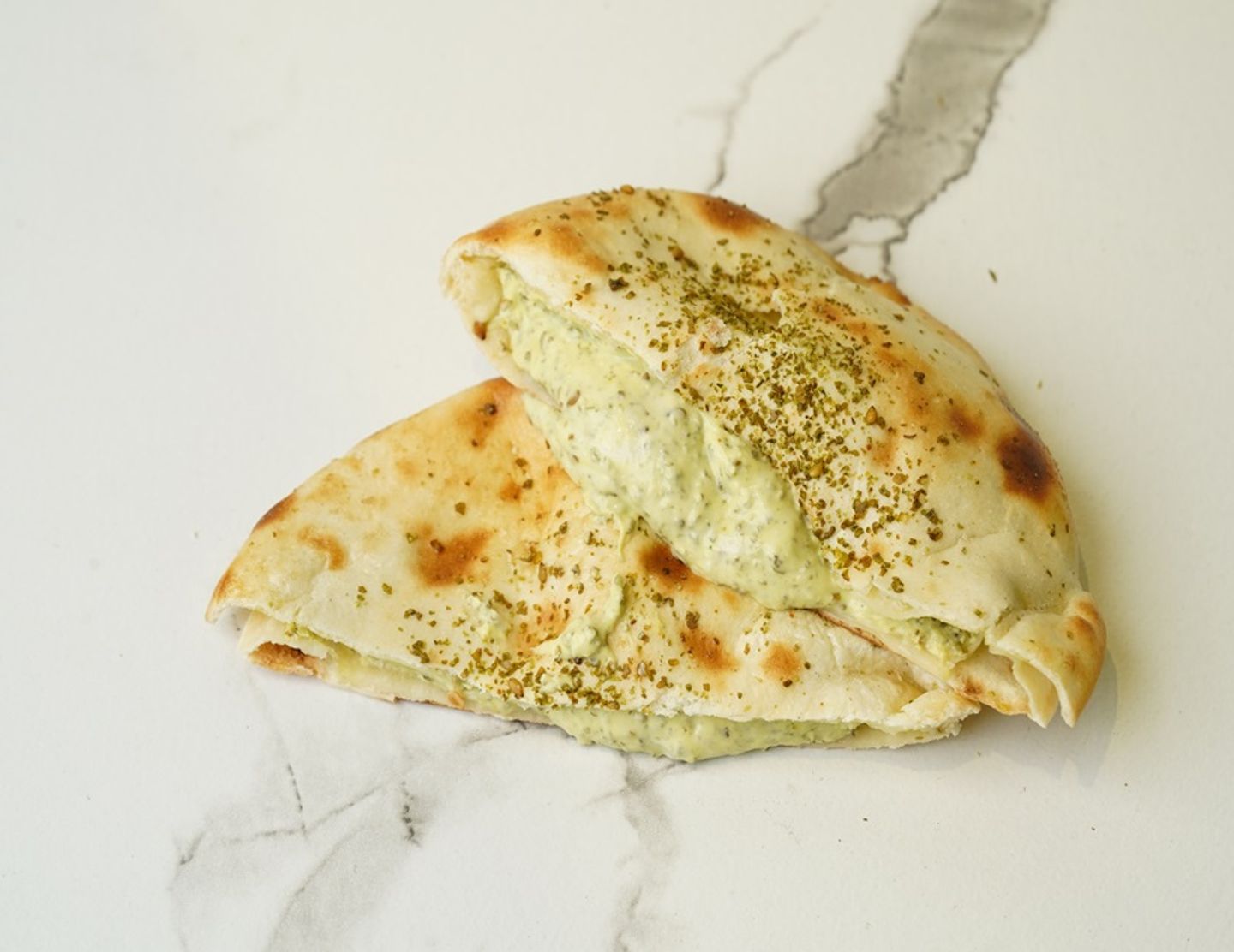 مدورة لبنة مع زعتر