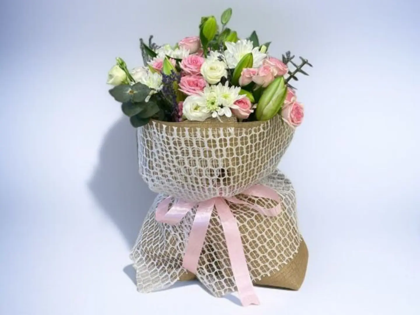 باقة ورد أنيقة برونق ريفي