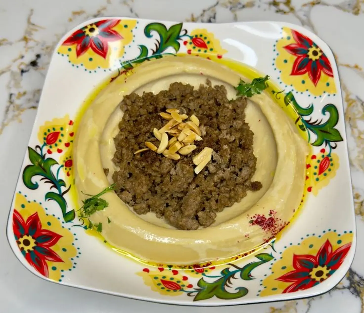 صحن حمص باللحم