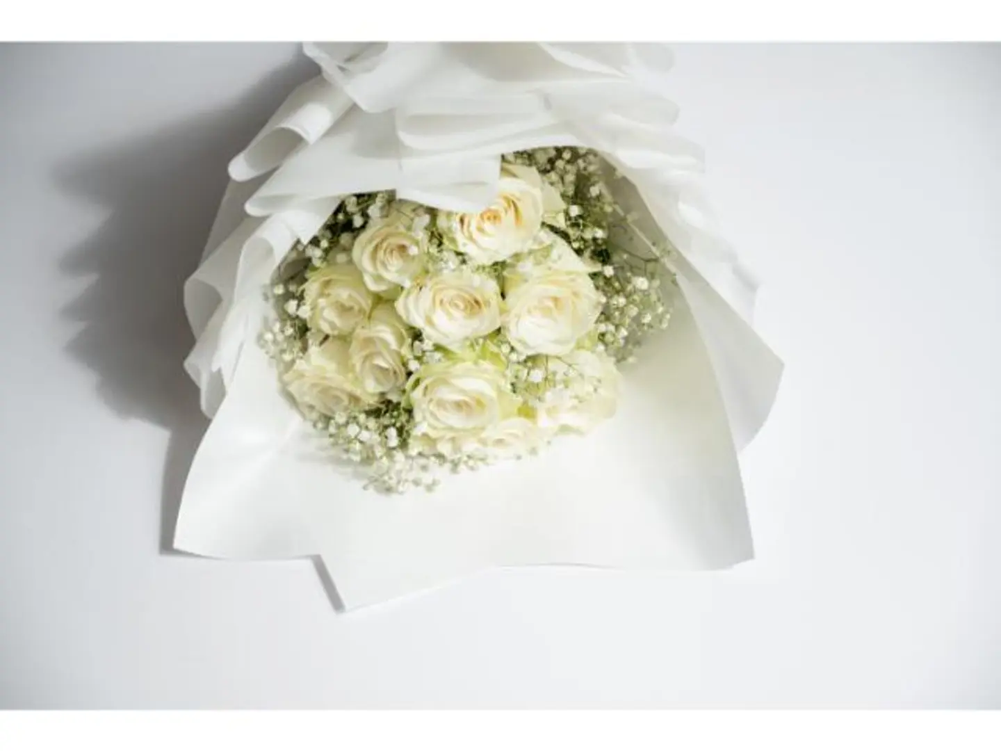 بوكيه روز وجيبسو ابيض