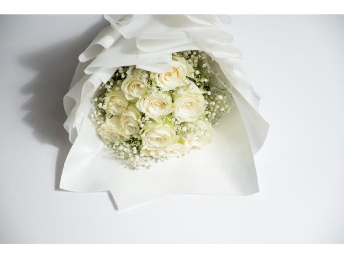 Rose And White Gypsum Bouquet