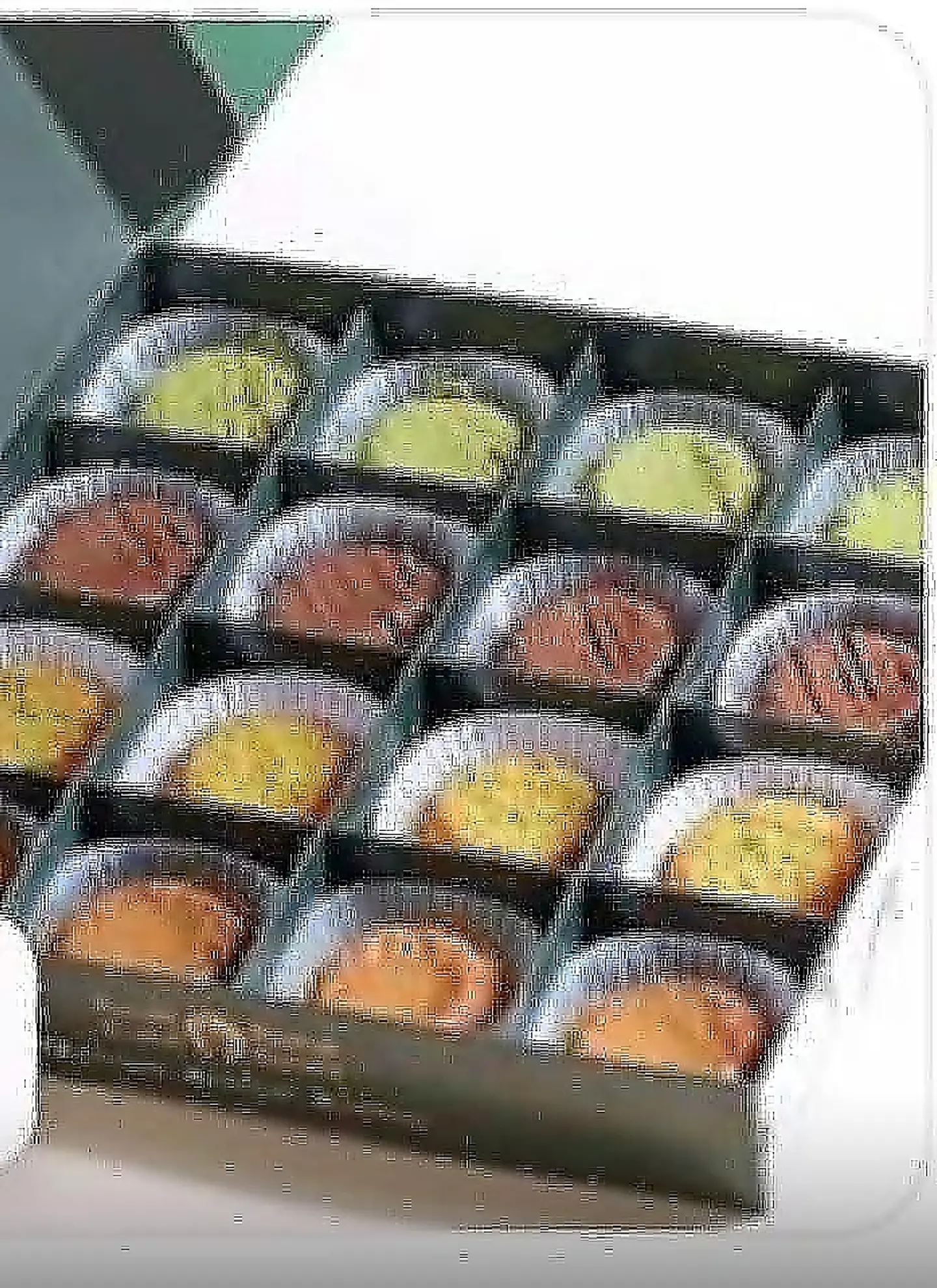 Mini Circular 16 Pieces Kunafa With Sauces