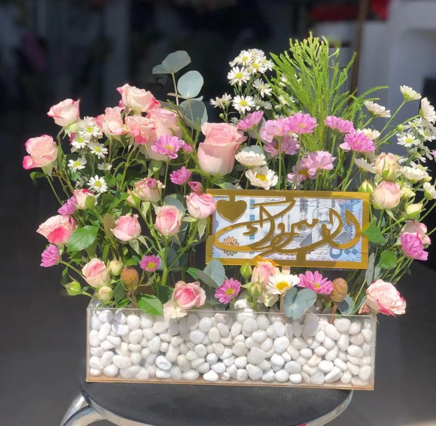 بكس اكرلك ٢٥سم مع الورد الطبيعي