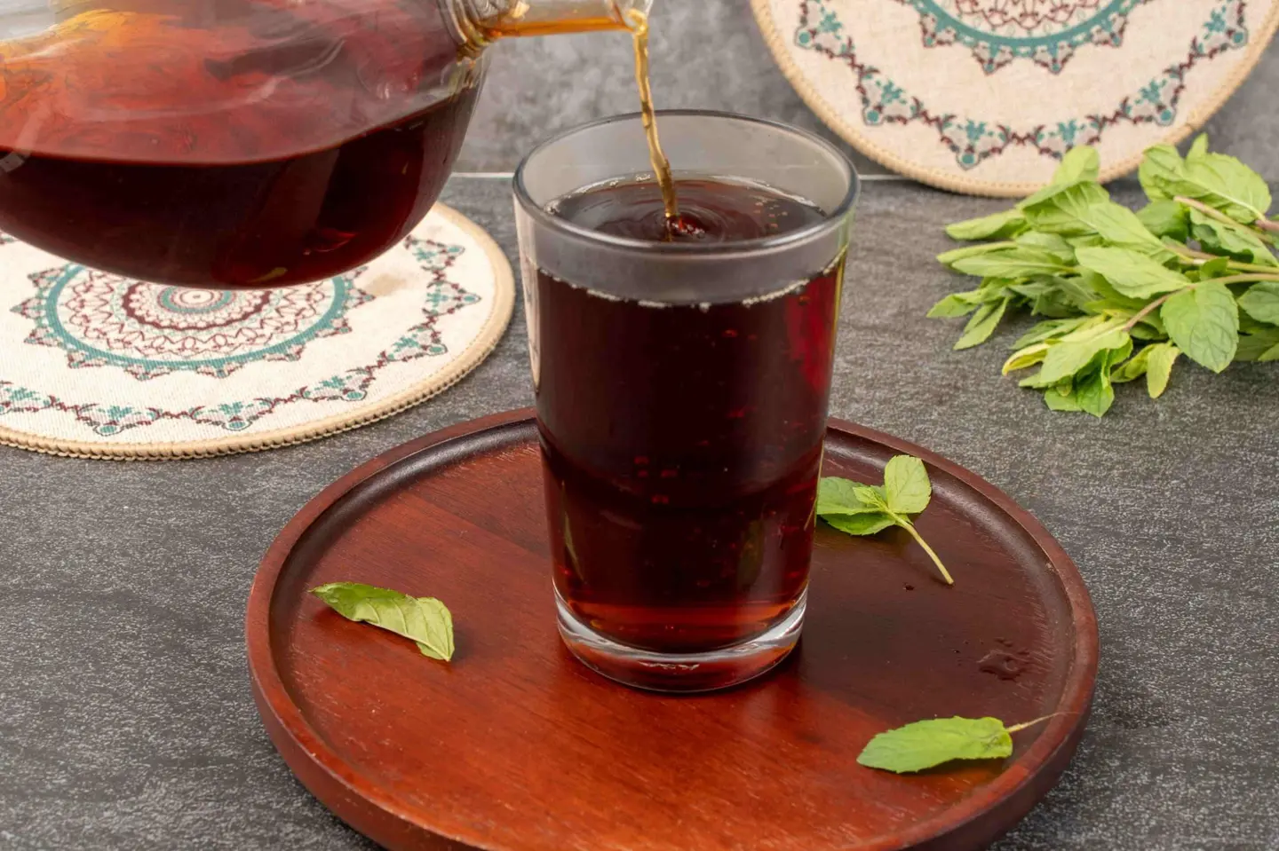 شاي تلقيمة مع النعناع او الحبق