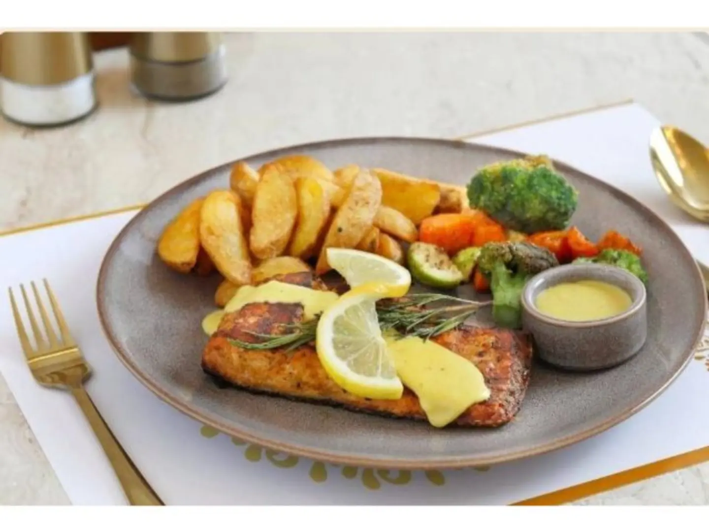 سالمون مشوي