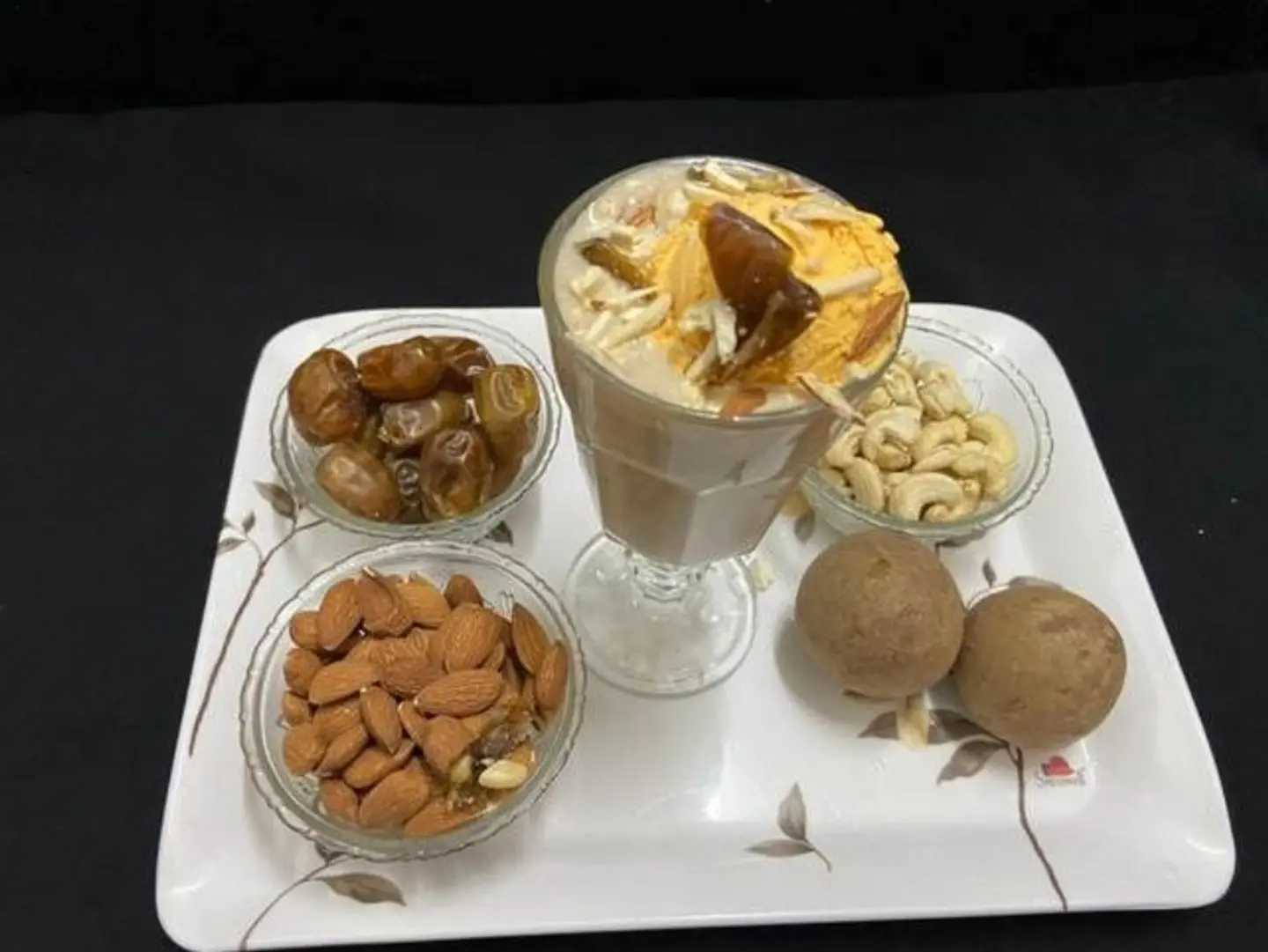 Fruit And Nuts Aval Milk