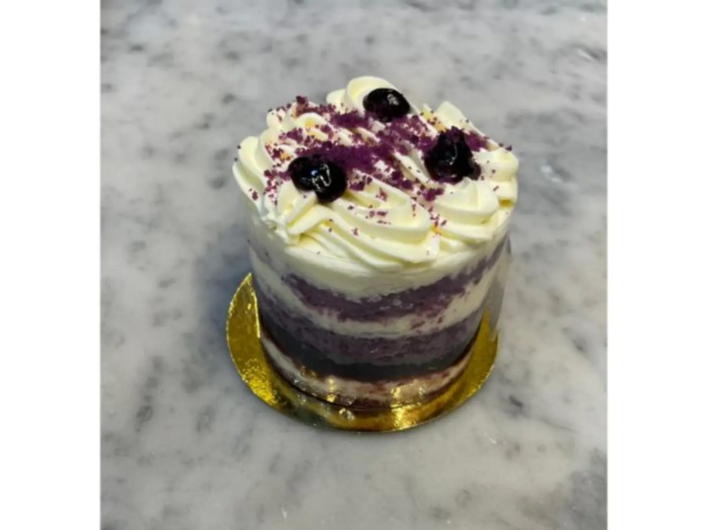 كيك موس توت أزرق