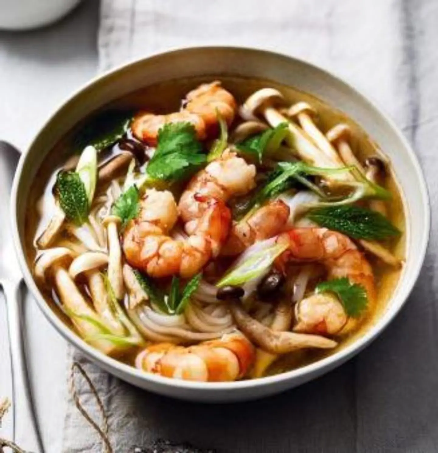 شوربة روبيان حارة وحامضة