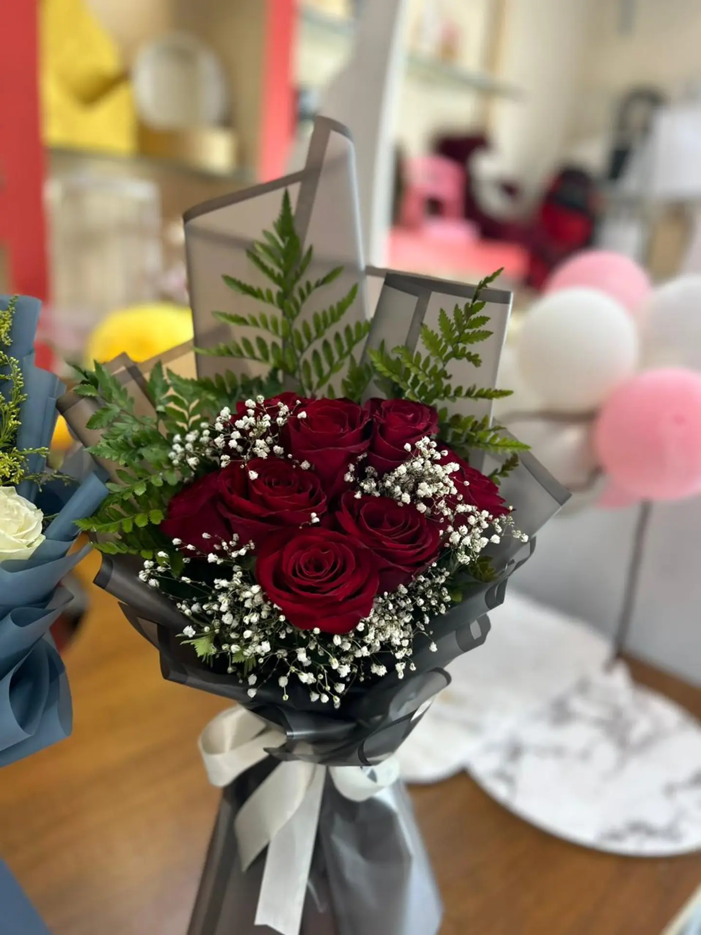 باقة اهداءات وسط