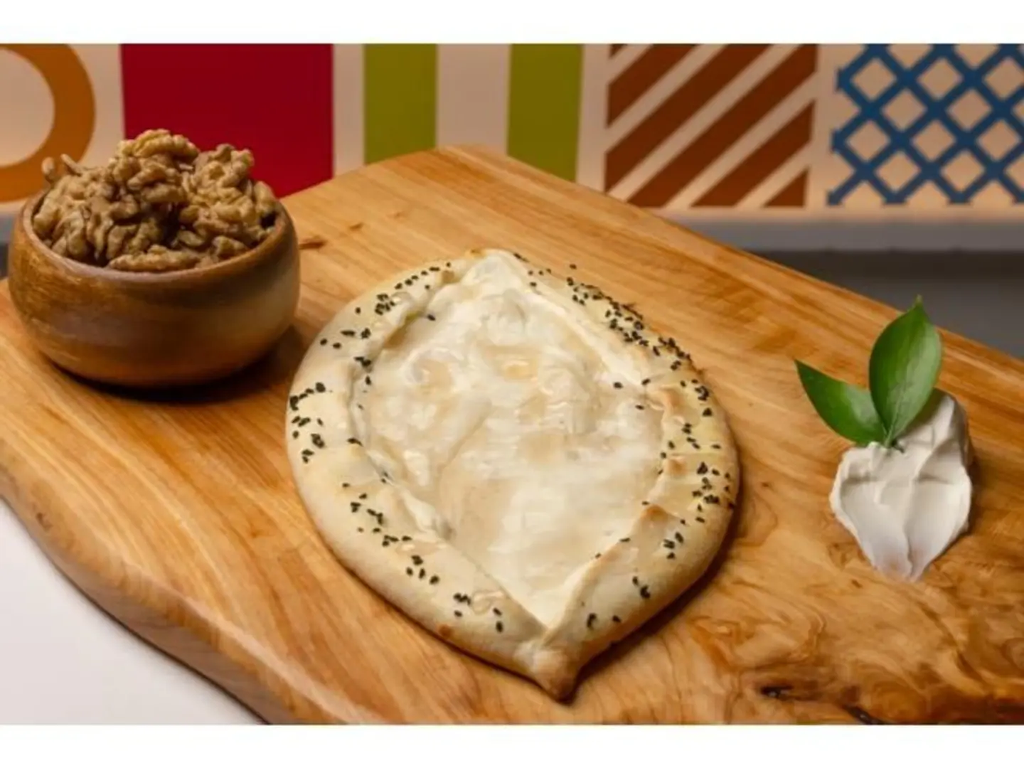 قارب لبنة عسل