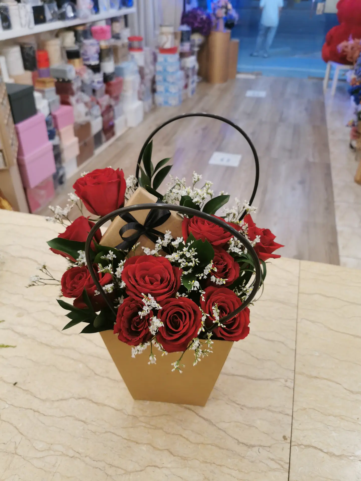 حقيبة مع ورد 108