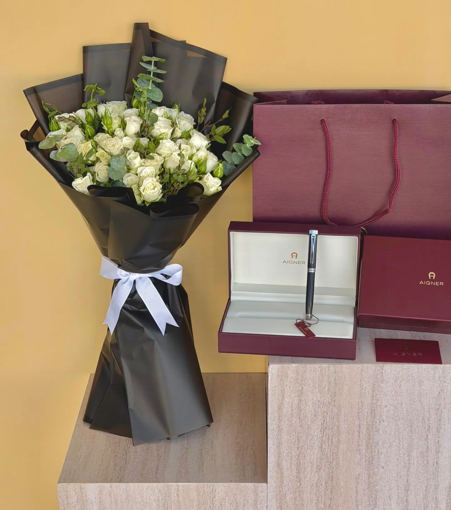 بوكية مع قلم اقنر ليوم الرجل