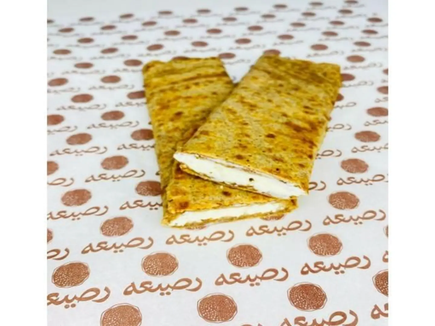 ساندوتش جبنة مالحة وحلاوة