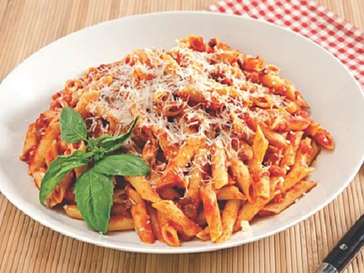 مكرونة حمراء