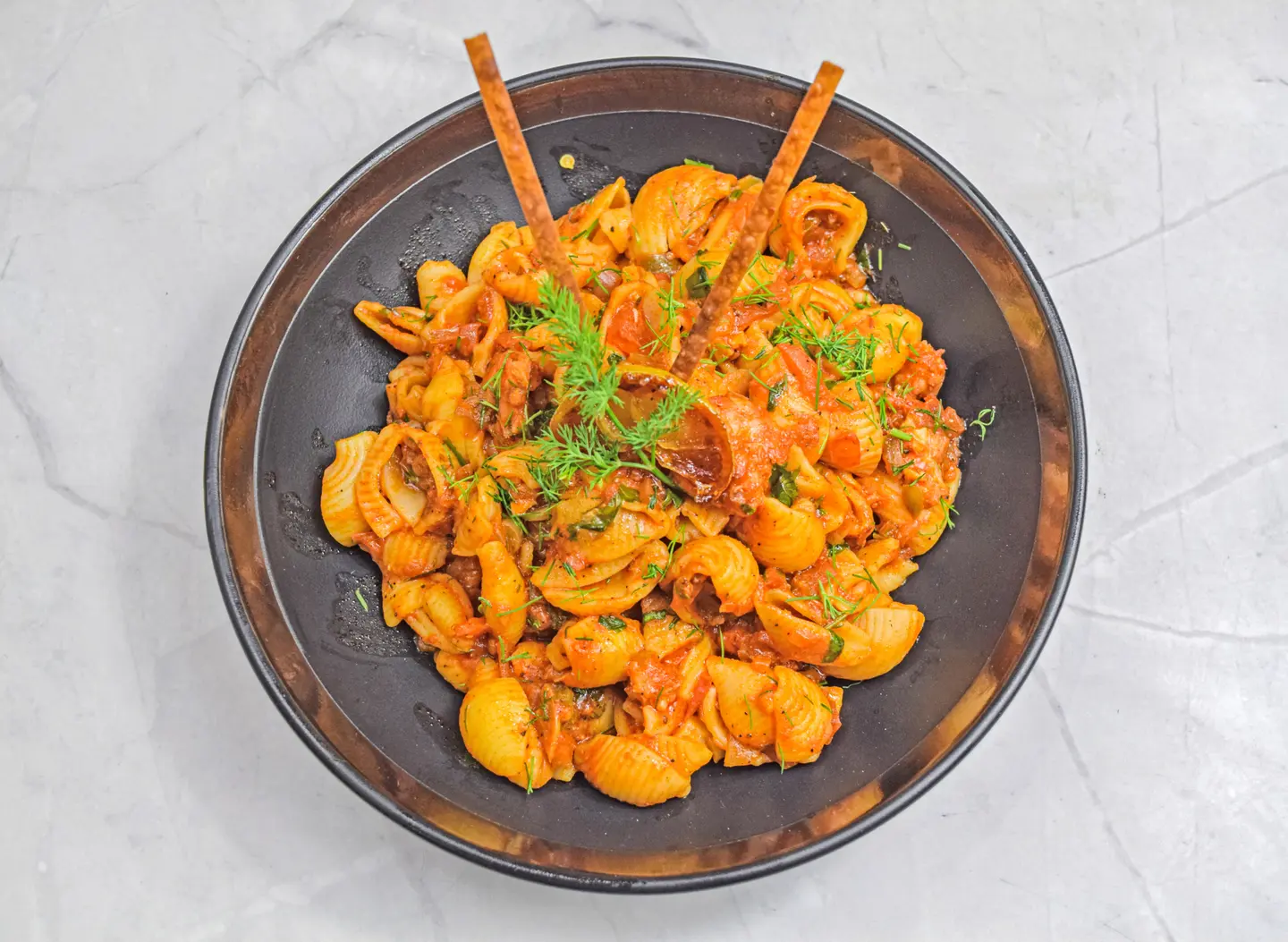 Pasta With Shrimp And Red Sauce