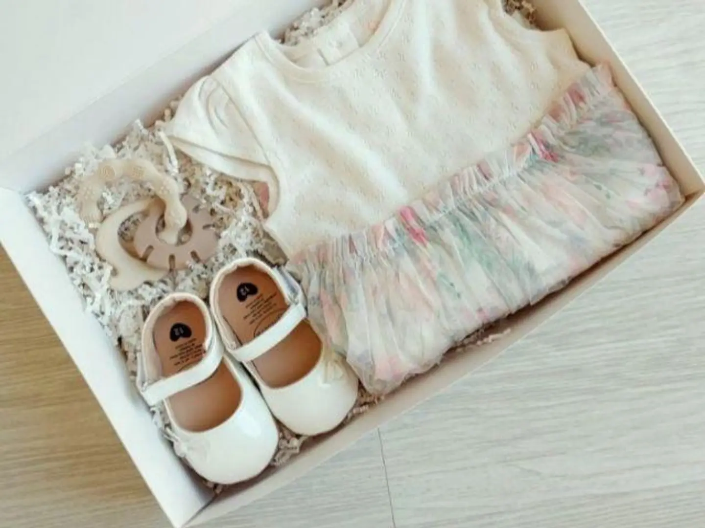 فستان أبيض من مذركير